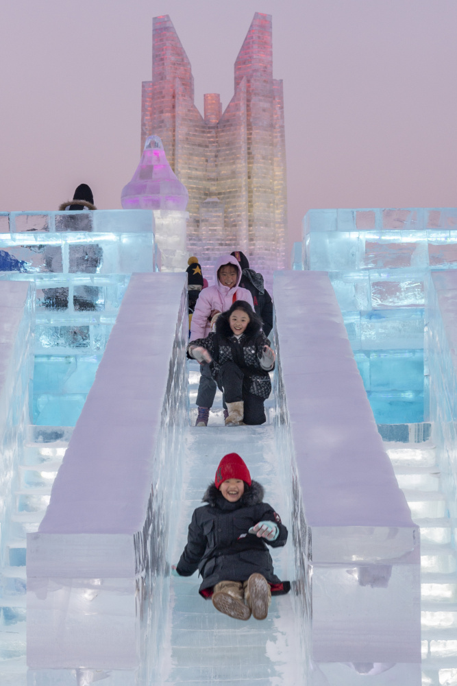фестиваль снежных и ледяных скульптур в Харбине