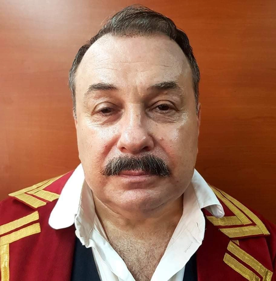 Виктор в роли администратора ростовского театра.